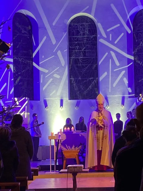 Segen mit dem Christkind beim Eventgottesdienst