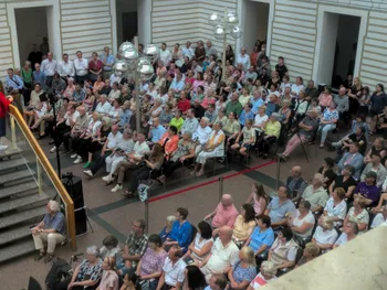 Zahlreiches Publikum im Atrium
